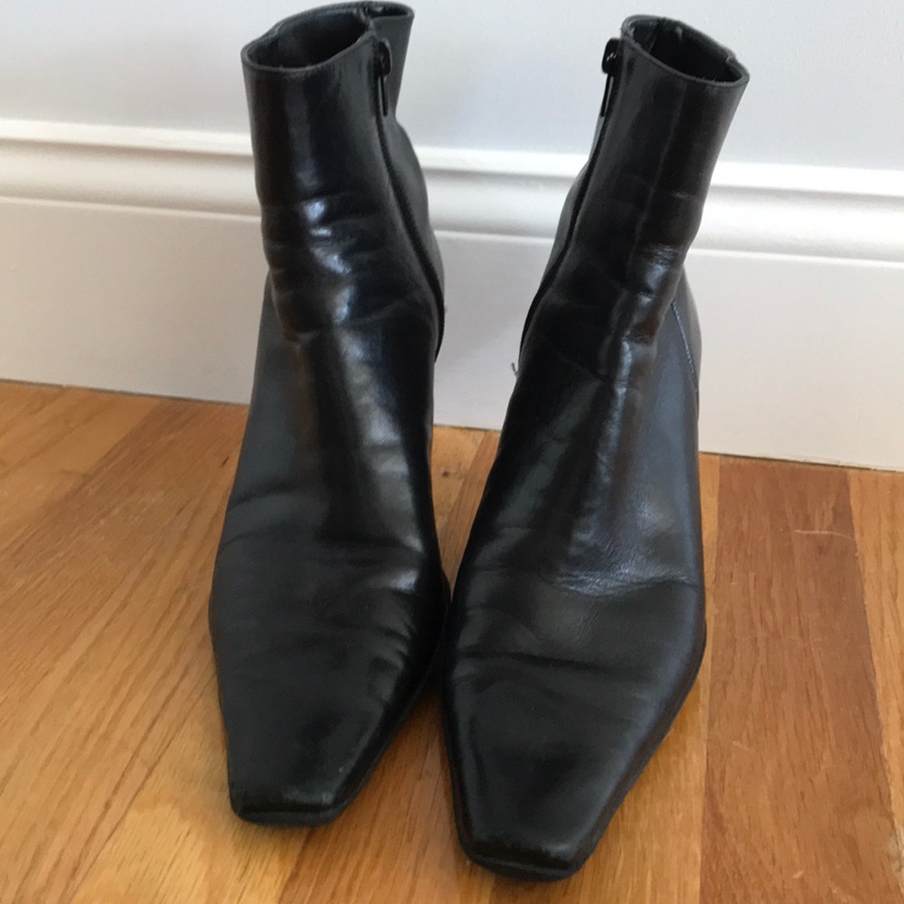 Bcbg ankle boot pointy toe
